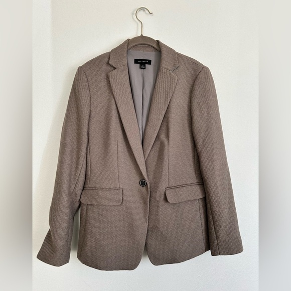 Ann Taylor Jackets & Blazers - Ann Taylor Light Brown Neutral Color Women’s Blazer Size 6​